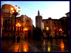 Valencia by night - Cathedral, Plaza Virgen